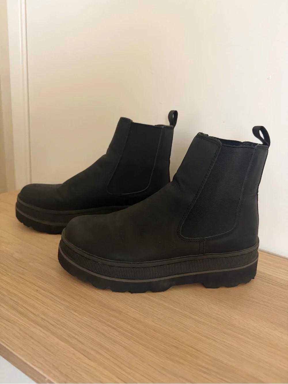 Levi’s Black Platform Chelsea Boots